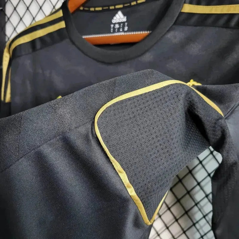 Real Madrid Away Retro Shirt 2011/12 - Men's Fan Black Long Sleeve