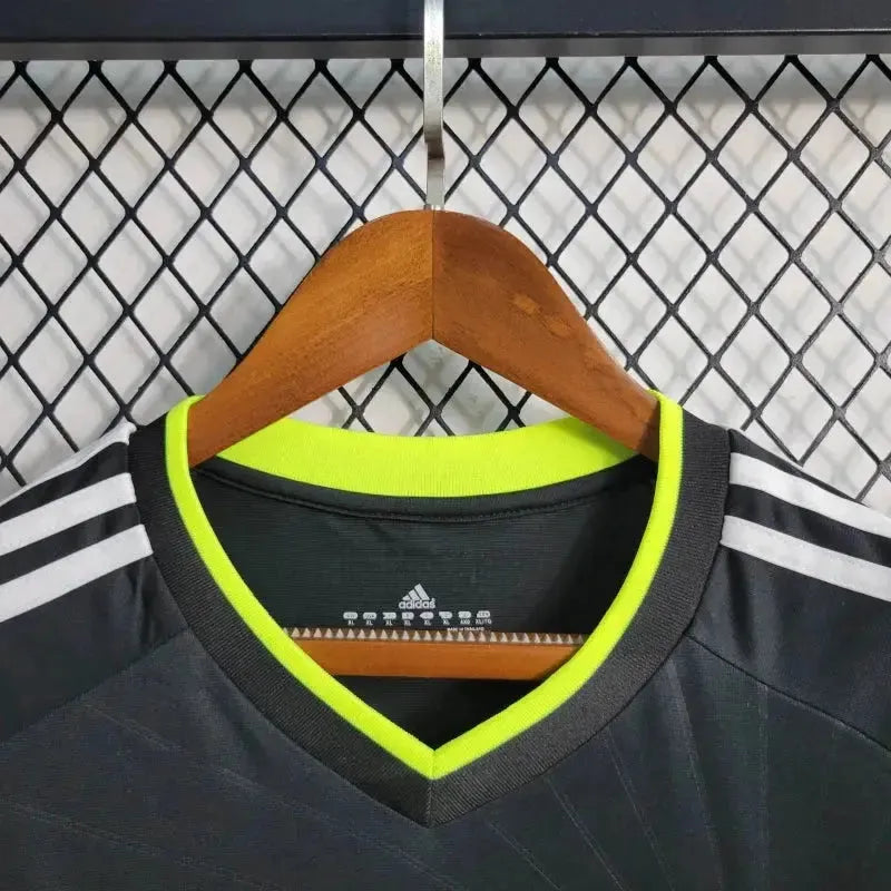 Real Madrid Away Retro Shirt 2010/11 - Men's Fan Shirt Black and Green Long Sleeve