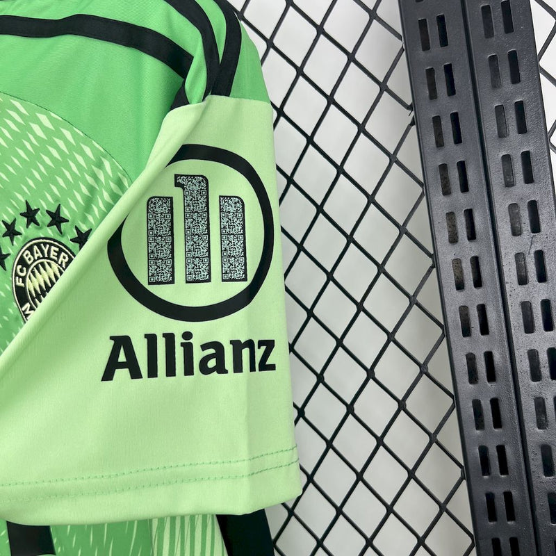 Bayern Munich Goalkeeper Shirt 1 25/26 - Men's Green Fan Shirt