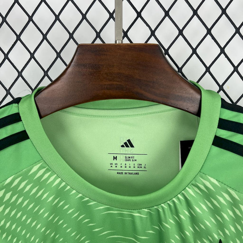 Bayern Munich Goalkeeper Shirt 1 25/26 - Men's Green Fan Shirt