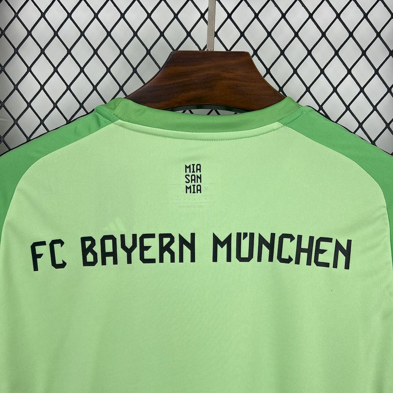 Bayern Munich Goalkeeper Shirt 1 25/26 - Men's Green Fan Shirt